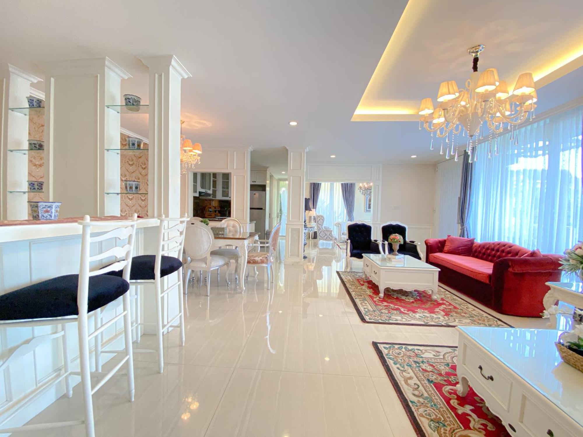 Villa Kirei - Mewah Dago Bandung